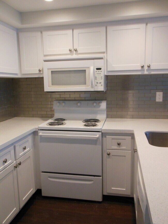 Photo - ONE BEDROOM ONE BATHROOM! WATERFRONT COMMUNITY! Unit 26