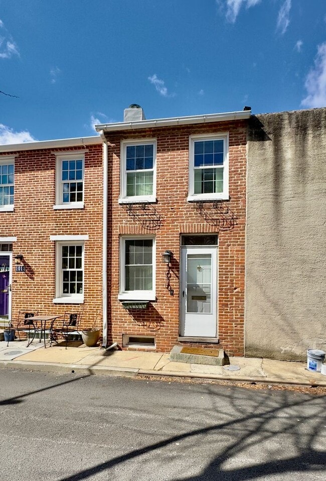Building Photo - Charming 1 Bedroom/1 Bathroom Townhome w/ Den in Federal Hill, MD!