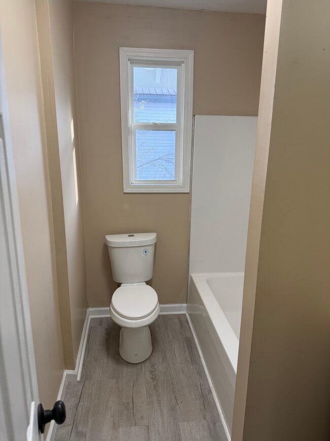 Photo - 1831 Moore Ave