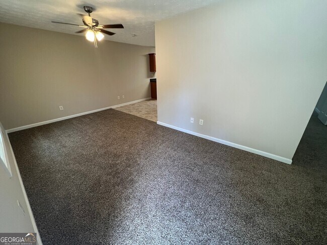 Photo - 158 Elder Dr SE