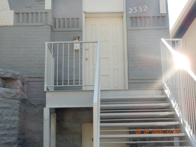 Building Photo - 2332 N Humboldt St Unit upper