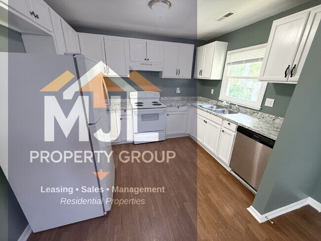 Photo - Spacious 3 Bedroom / 1 Bath Apartment in Sugar Creek *Ready Now*