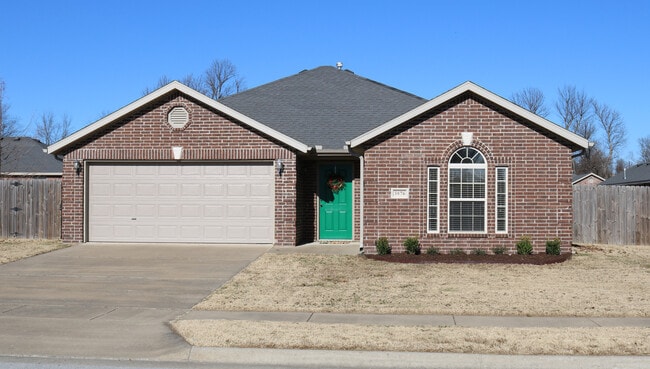 Located in Clabber Creek - 3876 W Mahogany Dr House