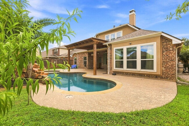 17915 Creek Bluff Ln