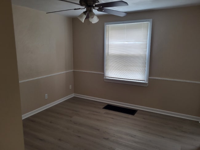 Photo - 807 Meadow Dr