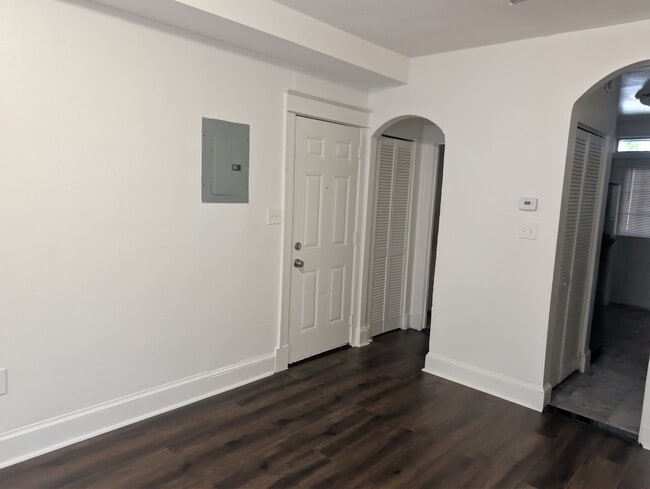 612 Newton Pl NW Unit 4