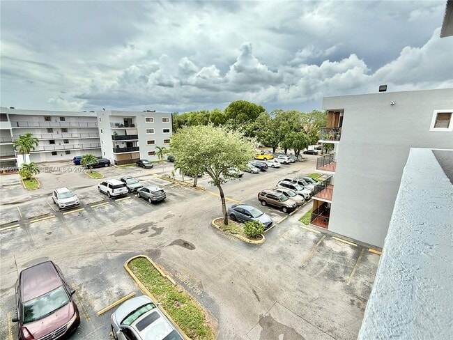 Building Photo - 5765 W 25th Ct Unit 402