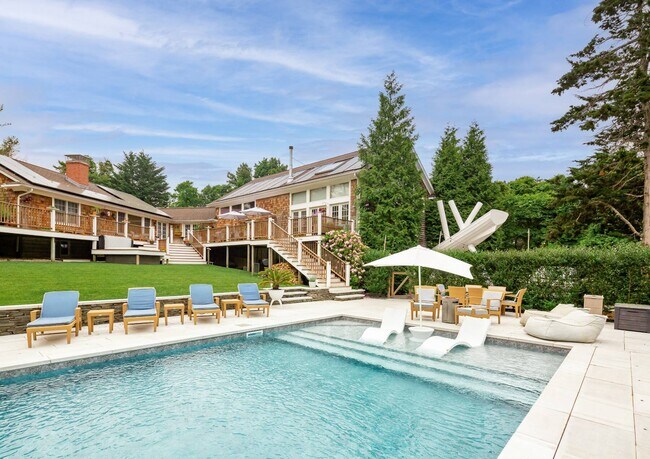 Building Photo - 565 Montauk Hwy Rental