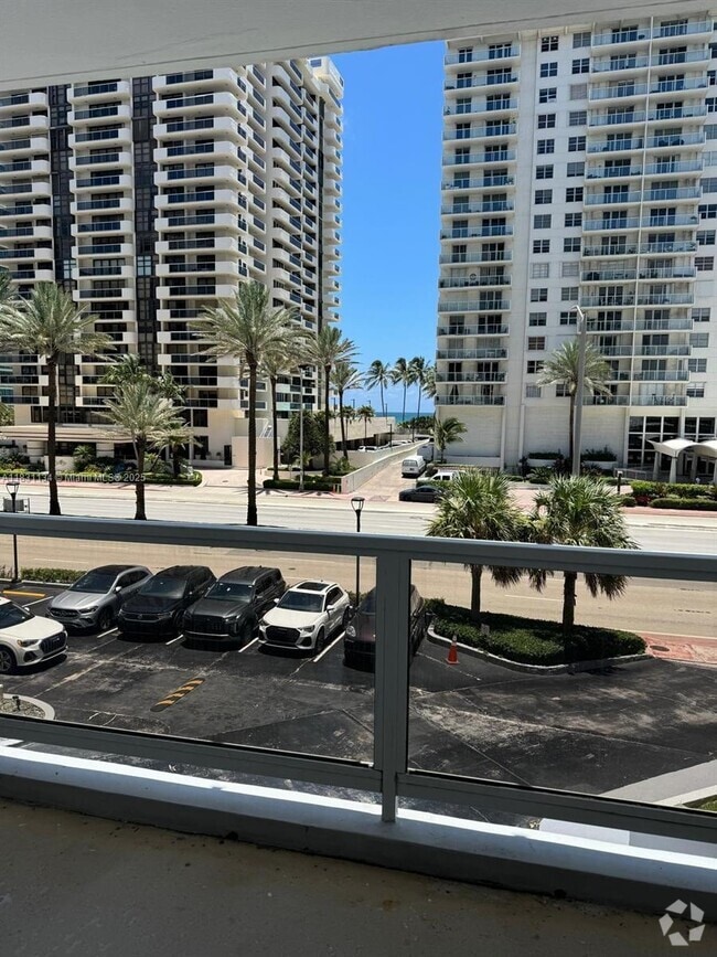 Building Photo - 5700 Collins Ave Unit 3C Rental