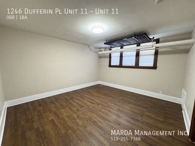 Photo - SPACIOUS BACHELOR UNIT ON GILES & DUFFERIN + HYDRO Unité 11