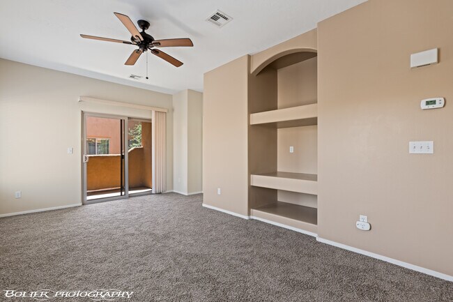Photo - 724 Hardy Way