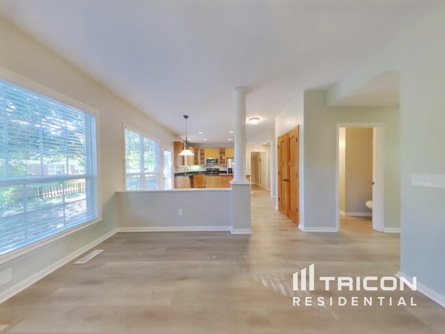 Photo - 202 Harris Ct