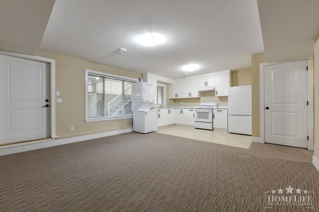 Photo - Bright & Spacious 2 Bed / 1 Bath Basement Suite in Clayton Heights – Perfect for Small Families Unité Basement