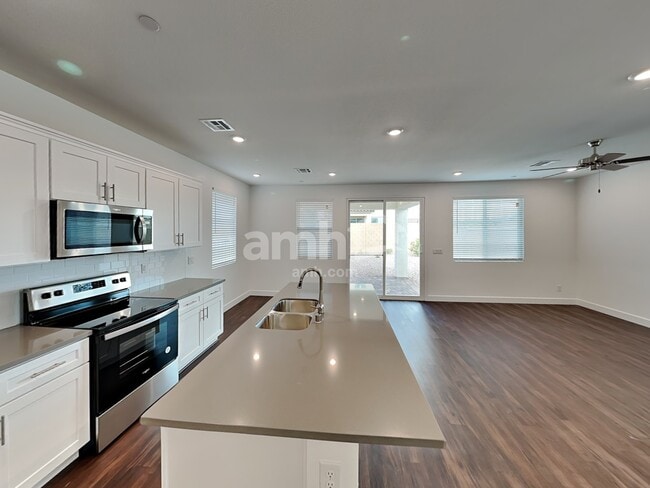 Photo - 628 N Water St