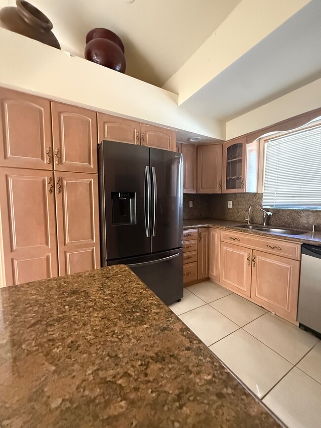 Photo - 1000 SE 7th Ave