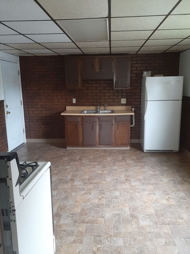 Building Photo - 44 Rich Pl Unit 3 - upper front