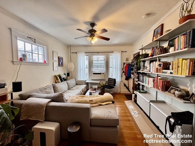 Building Photo - 21 Saint Peter St Unit 2R