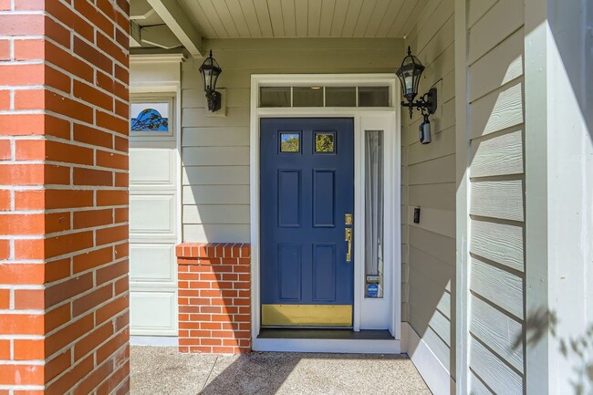 Photo - Spacious Bethany Home with Attached Garage, Fenced Yard, Washer/Dryer Included