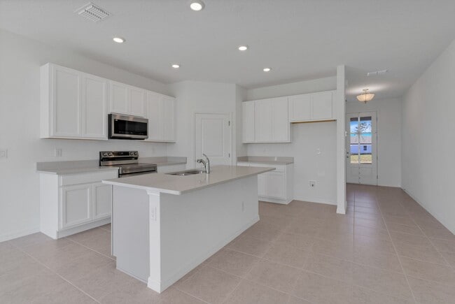 Photo - Like-New Ashton Woods Spacious 5BR 4BA, Prime Location Near I-4!