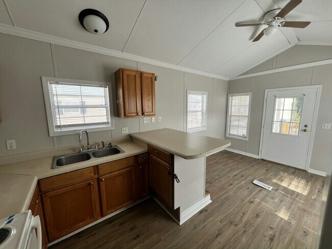 Photo - 1113 Chicago Bulls St