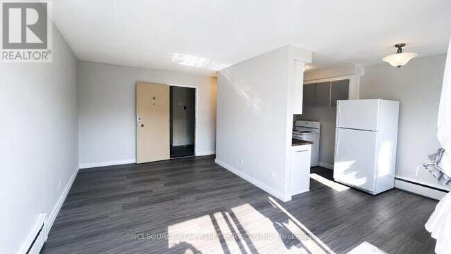 Photo - 333 Gibb St Unit 16
