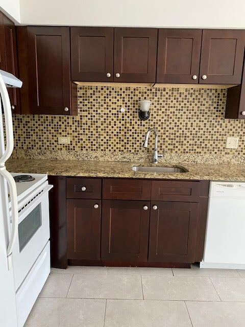 Building Photo - 1653 Oakwood Ave Unit TWO BEDROOMS - 1639-2C