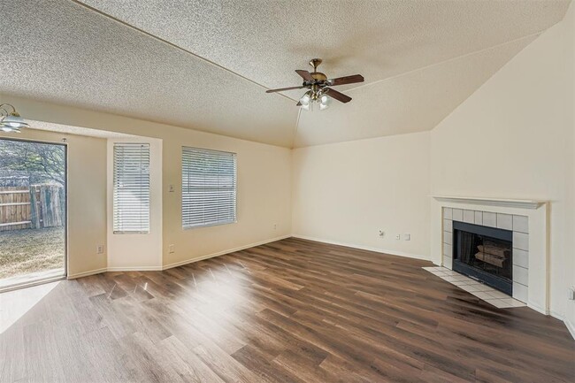 Photo - 1609 Honeysuckle Ln