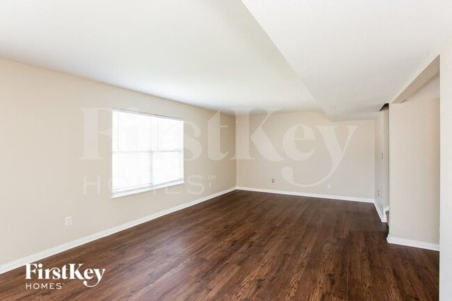 2814 Rothe Ln