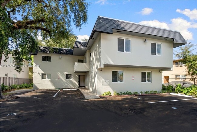 Building Photo - 7722 NE 3rd Ct Unit 2