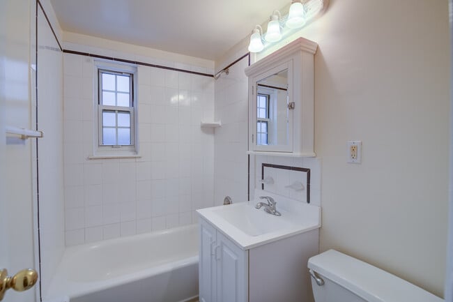 Bathroom - 4 Rm, 2 Bd, 1 Ba