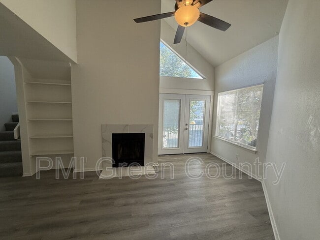 Building Photo - 6639 S Victor Ave Unit G205