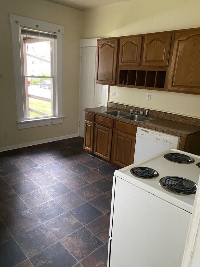 Photo - 69 W Blake Ave