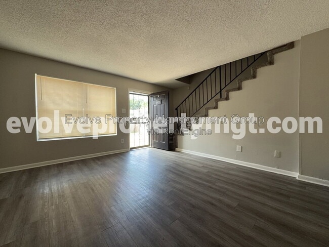 Photo - 670 Hobbs Dr