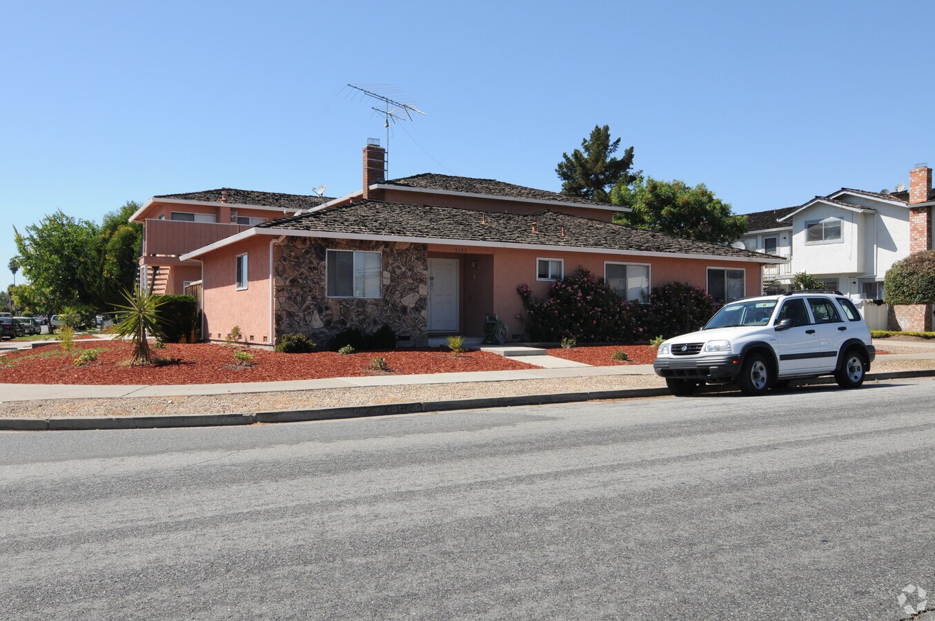 Photo - 5743 Chesbro Avenue