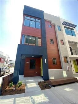 Photo - 402 Transport