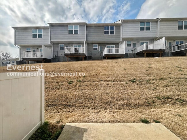 Photo - 3 Bed, 2.5 Bath Townhome with Fenced Yard / Pet-Friendly / Available Now