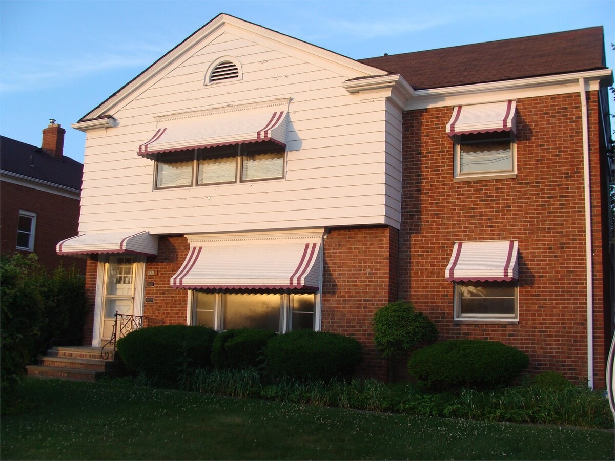 Photo - 2371 Warrensville Center Rd