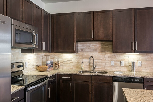 Building Photo - City Living Made Easy – 1/1 Near Downtown Unit 38M1 Rental