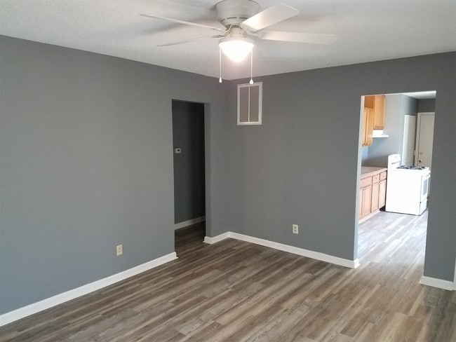 Photo - 1118 Austin Dr