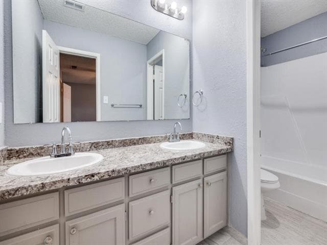 Photo - 1204 English St