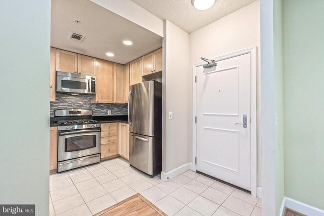 Building Photo - 3600 S Glebe Rd Unit 221W