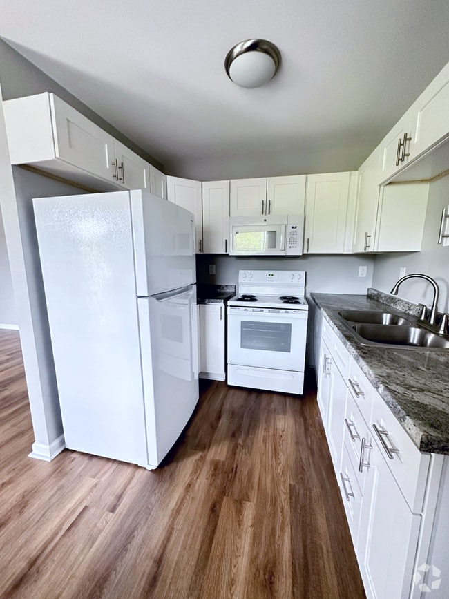 Building Photo - BC - Broadbay Crossings Rental