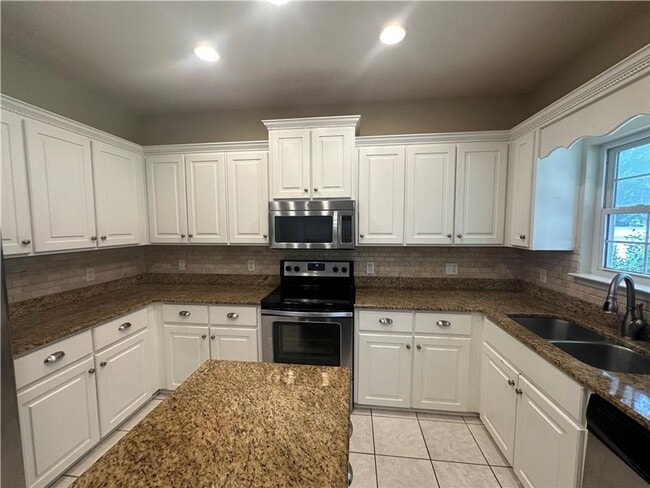 Photo - 235 Wellington Pl