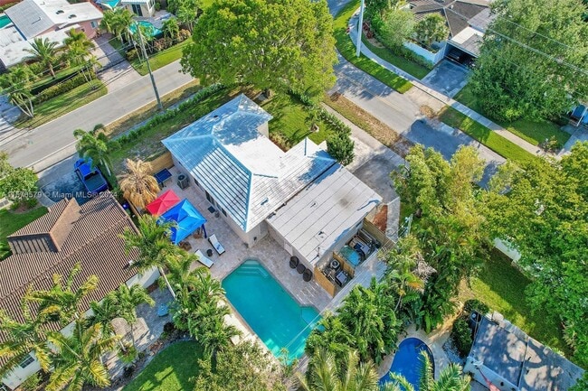 Photo - 1800 N Victoria Park Rd