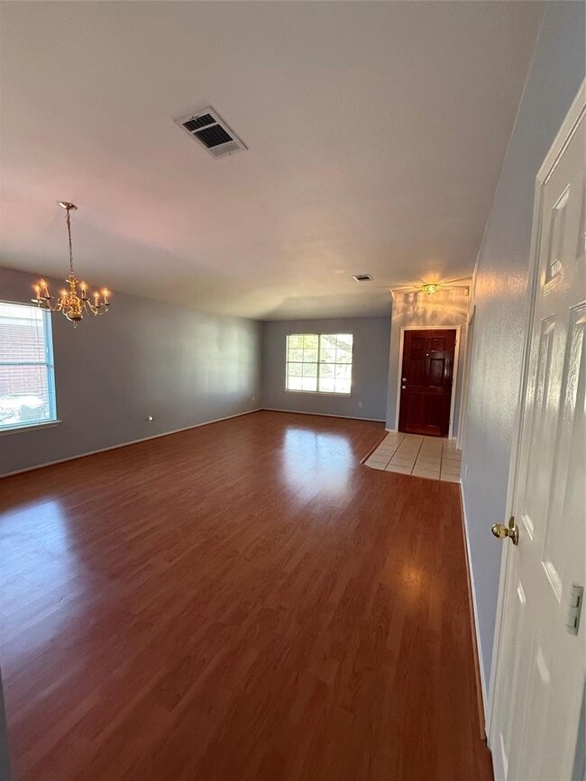 Photo - 2562 Vernell Way