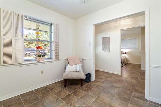 Photo - 1108 Neal Pickett Dr