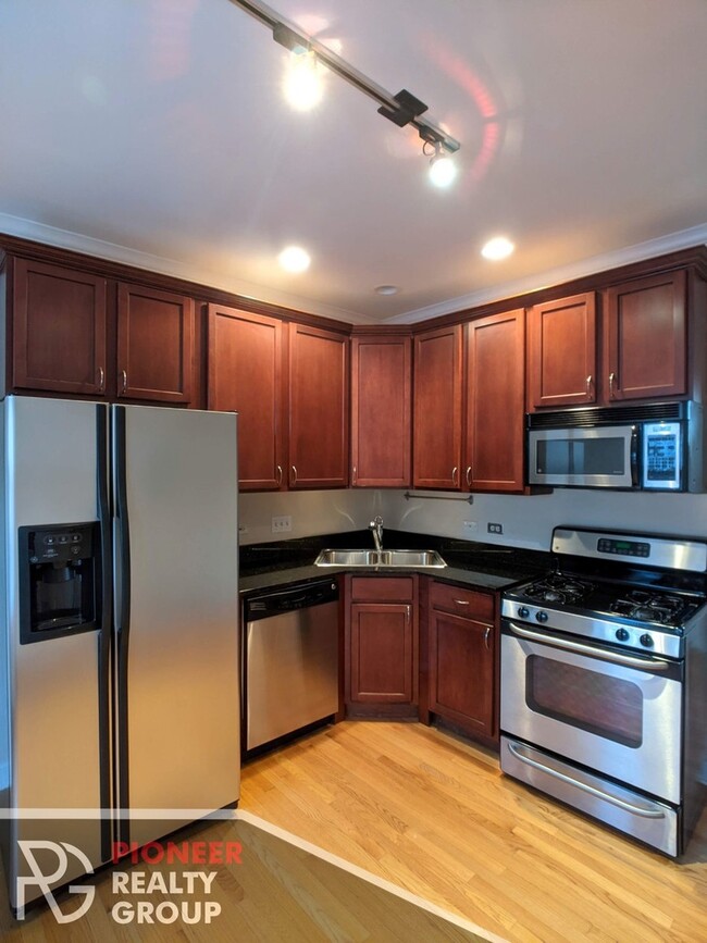 Building Photo - 3254 N Clifton Ave Unit 2 Rental