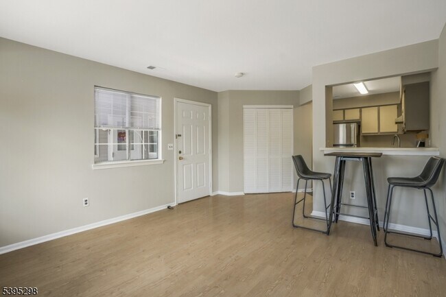 Photo - 29 Cheswich Ct