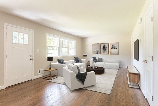 Photo - 204 W Johnson St