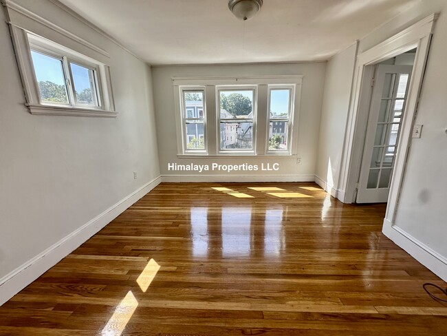 Building Photo - 6 Woodlawn St Unit 3 Rental